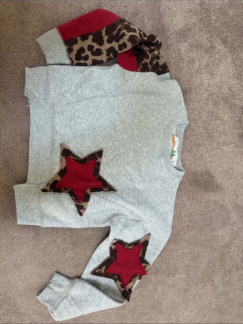 Vintage Havana Gray Sweatshirt with Red Star & Brown Leopard Accents